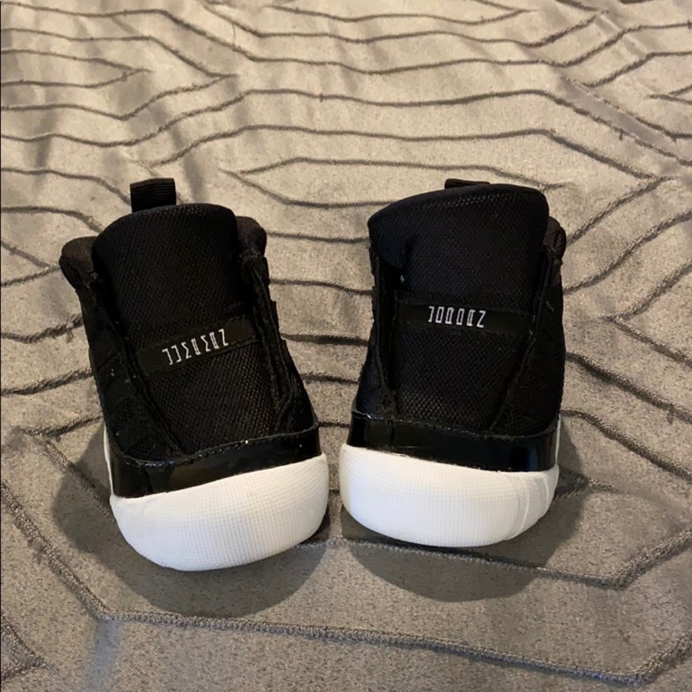 Jordan’s 11 retro (crib bootie)